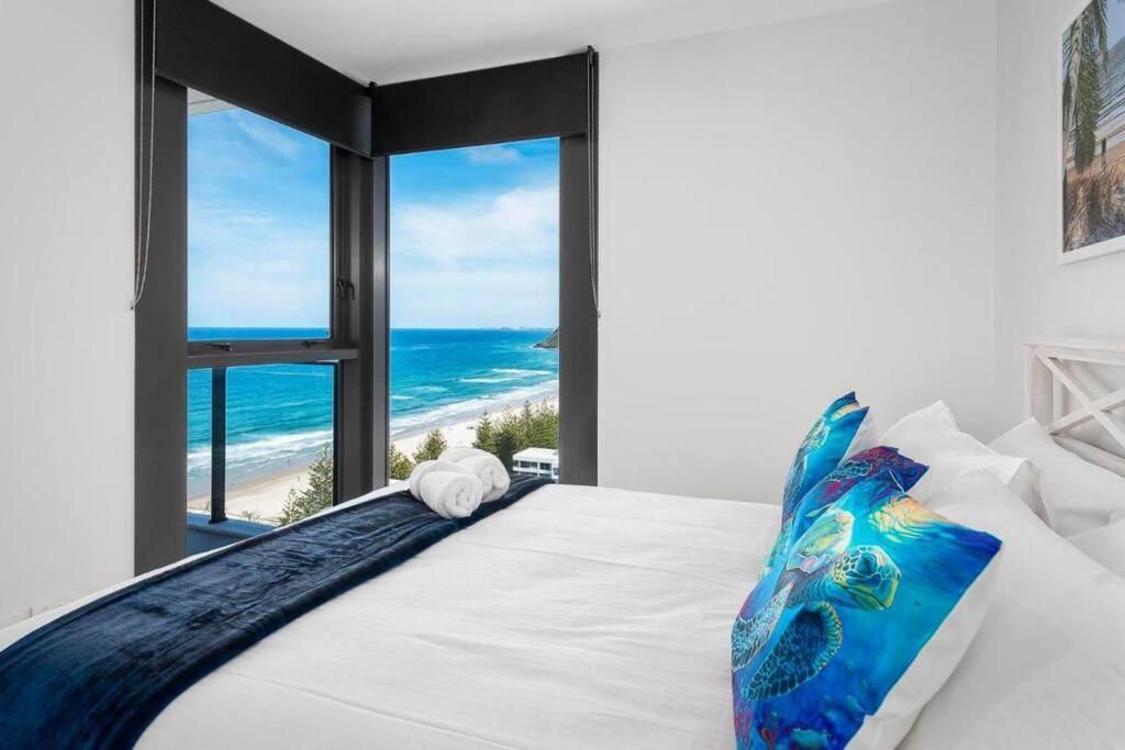 Luxury 3 Bedroom High Floor Ocean View Apartment Gold Coast