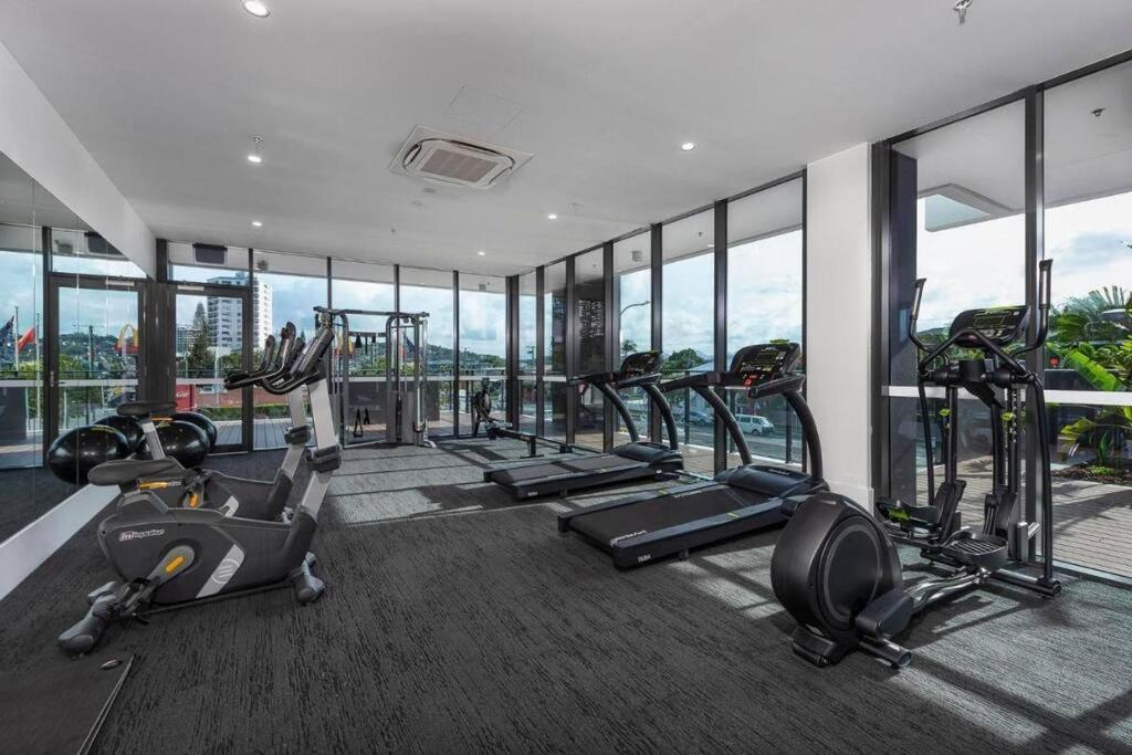 Luxury 3 Bedroom High Floor Ocean View Apartment Gold Coast