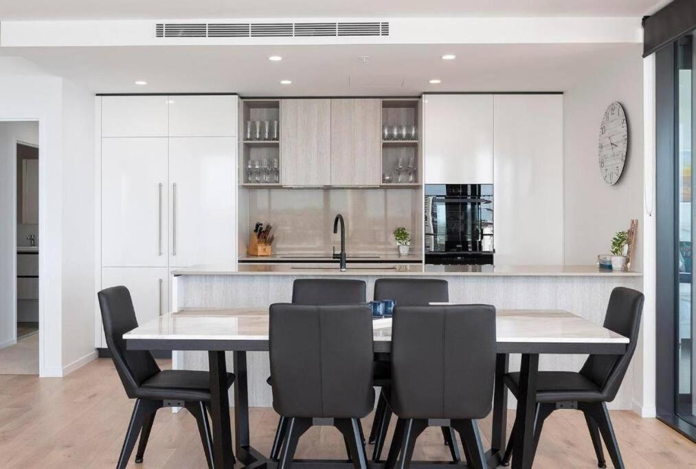 Apartment Luxury 3 Bedroom High Floor Ocean View *