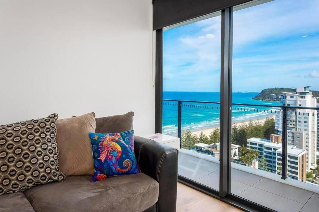 Luxury 3 Bedroom High Floor Ocean View * Gold Coast